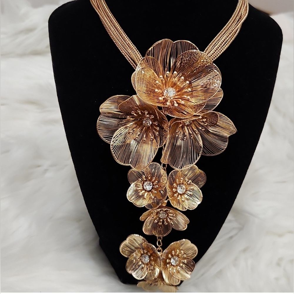 NWT Piper K  golden tone blossoms 17 " necklace